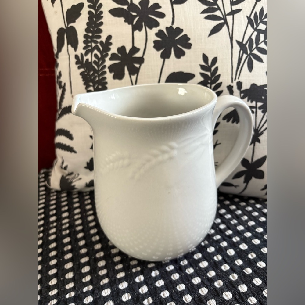 Gibson Classic White Ceramic Pitcher w/Wheat Details